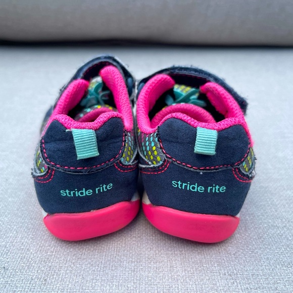 Super Adorable Stride Rite Everyday Sneakers - Picture 4 of 10